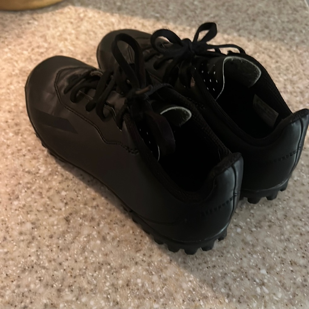 Soccer turf shoes